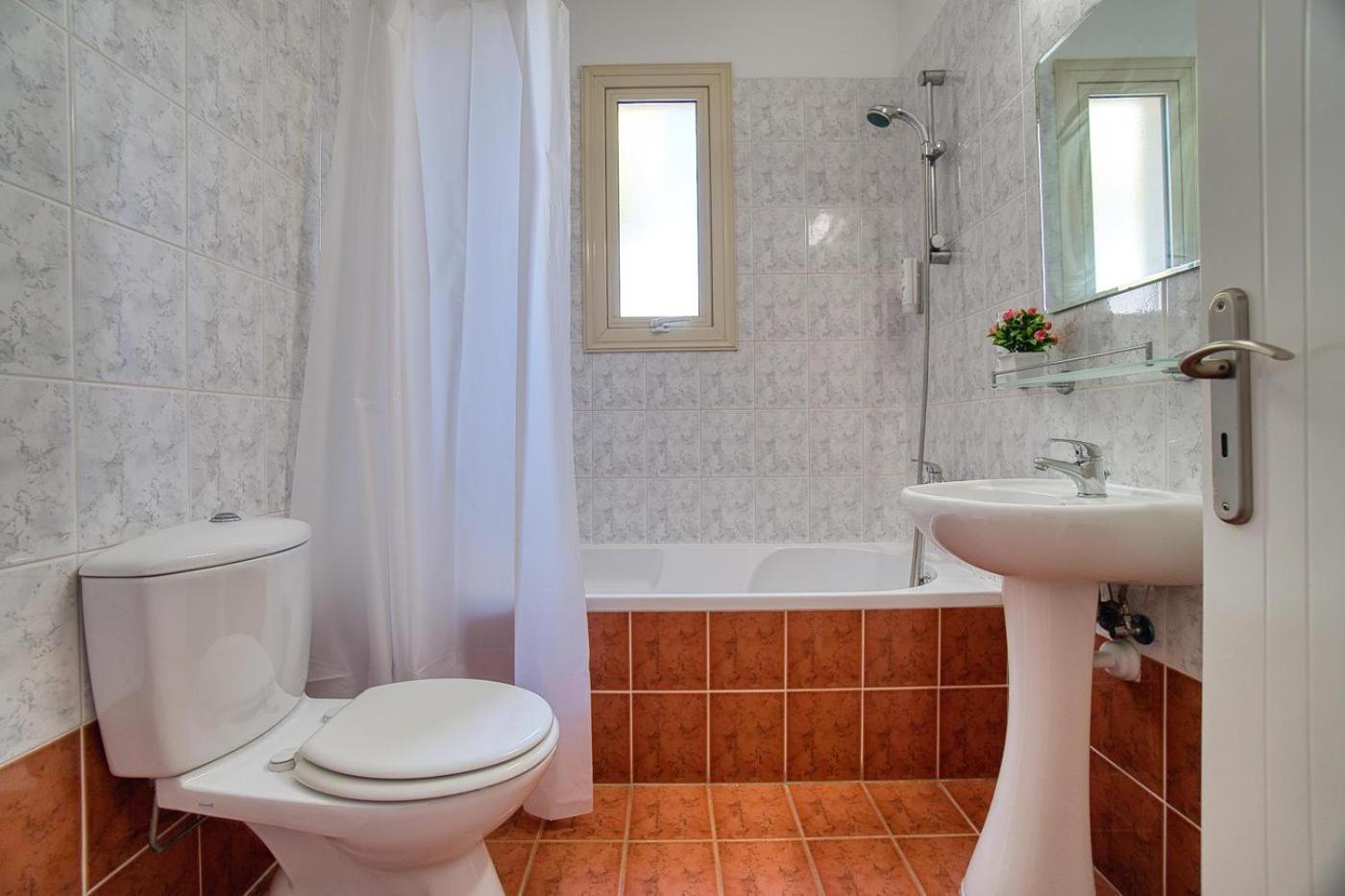 Royal Seacrest F G6 Apartment Paphos Luaran gambar